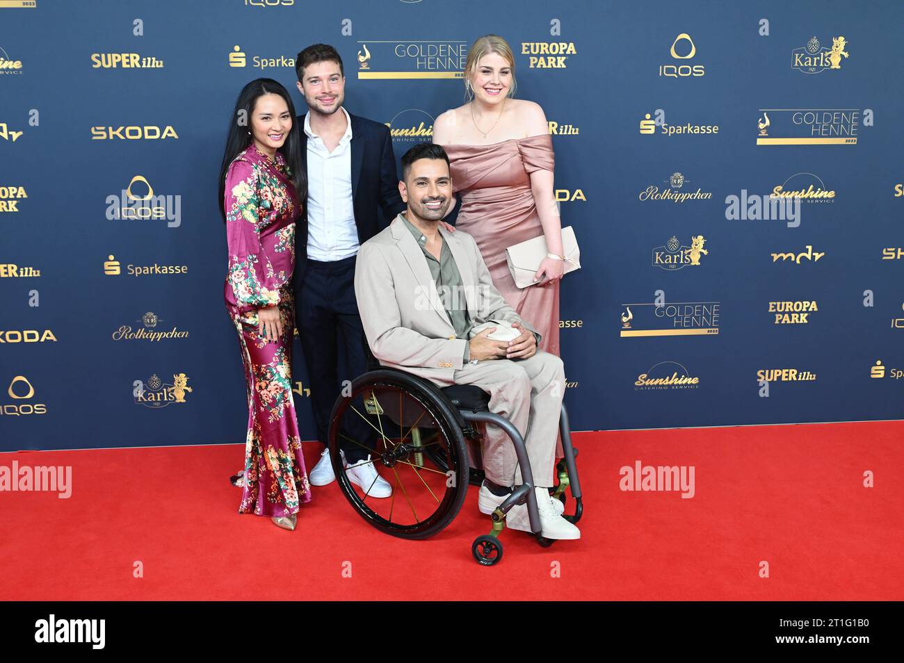 Leipzig - Zahlreiche Stars besuchen die 29. Goldene Henne 2023 13.10.2023 ab 18 Uhr Leipzig, Media City Fotograf: EHL Media/Erik-Holm Langhof im Bild: Mai Duong Kieu, Jascha Rust, Tan Caglar und Christian Petersen von links in aller Freundschaft am Freitagabend findet die Verleihung Goldene Henne 2023, gemeinsam veranstaltet von Superillu und MDR-Fernsehen, wieder in Leipzig statt. Deutschlands größter Publikumspreis wird bereits zum 29. Vergeben mal. Dazu eingeladen sind zahlreiche regionale, nationale und internationale Stars. Die Preisverleihung findet in den Studios der Media City beim MDR Stockfoto