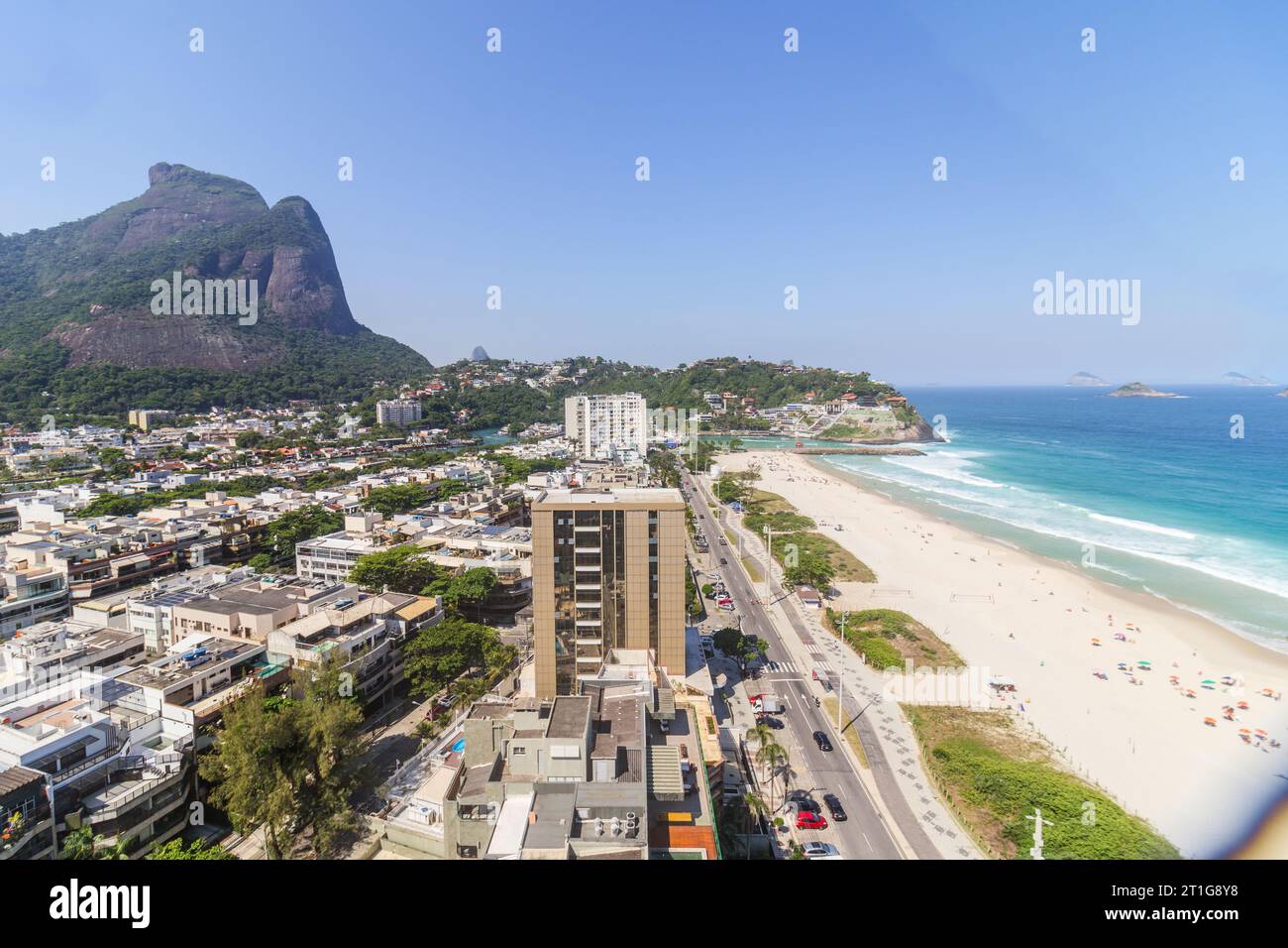 Blick auf den Strand Barra da Tijuca in Rio de Janeiro, Brasilien. Stockfoto