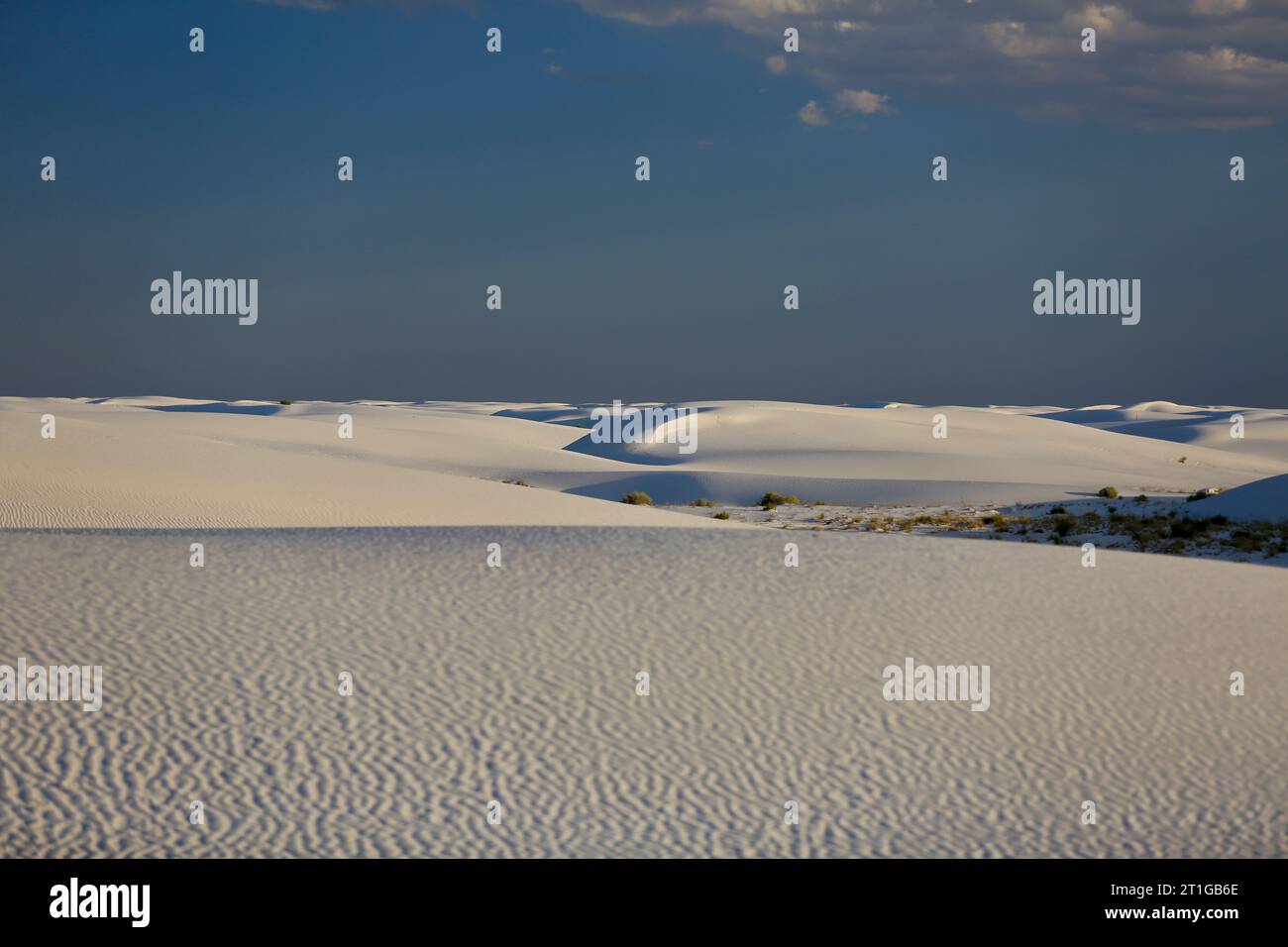 Blauer Himmel am White Sands Stockfoto