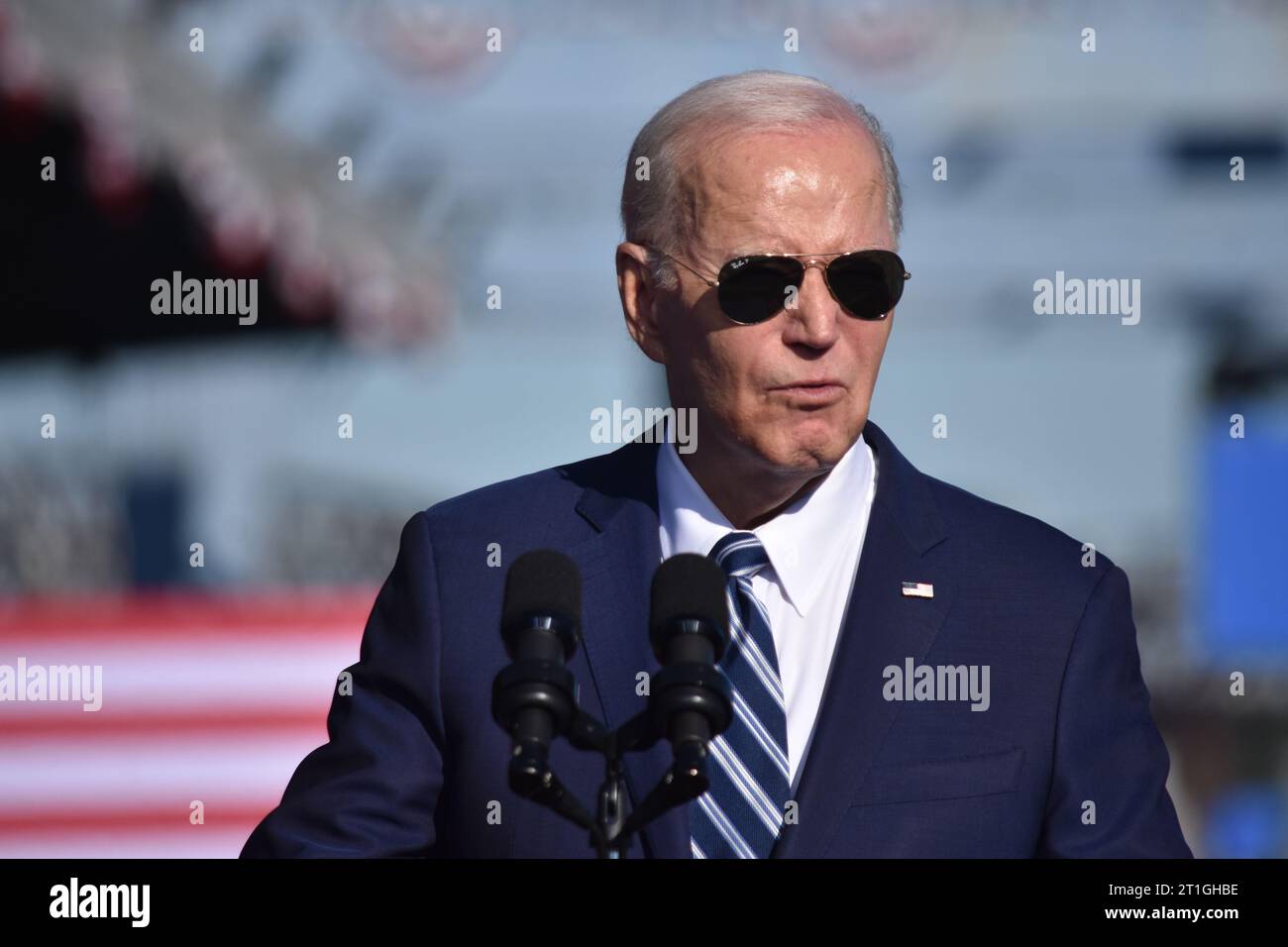 Philadelphia, Usa. Oktober 2023. US-Präsident Joe Biden hält Bemerkungen über die Ermordung eines Polizisten aus Philadelphia, den Israel-Hamas-Krieg und die Bidenomics am Tioga Marine Terminal in Philadelphia. Quelle: SOPA Images Limited/Alamy Live News Stockfoto