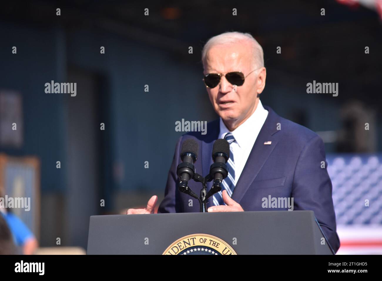 Philadelphia, Usa. Oktober 2023. US-Präsident Joe Biden hält Bemerkungen über die Ermordung eines Polizisten aus Philadelphia, den Israel-Hamas-Krieg und die Bidenomics am Tioga Marine Terminal in Philadelphia. Quelle: SOPA Images Limited/Alamy Live News Stockfoto