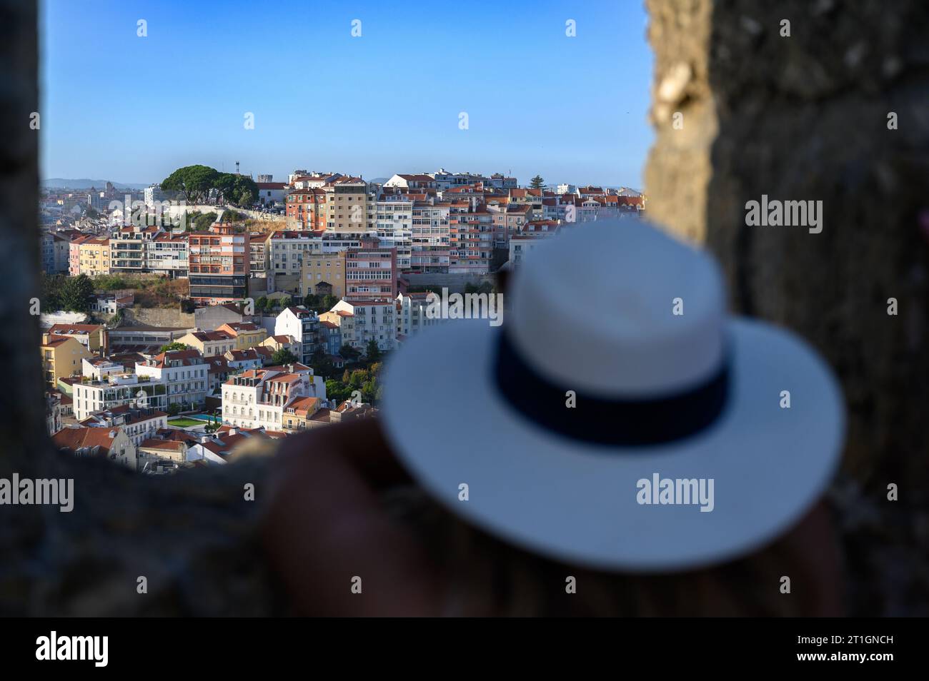 Ein Gebiet der Stadt Lissabon, von Castelo de São Jorge (Burg des Heiligen Georg oder Burg São Jorge) aus gesehen. Stockfoto
