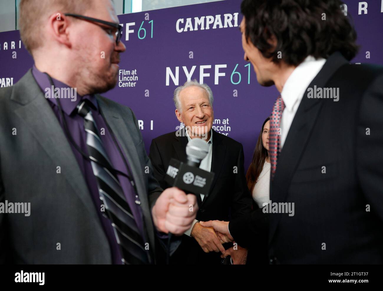 New York, Usa. Oktober 2023. Michael Mann und Adam Driver kommen auf dem roten Teppich für „Ferrari“ während des 61. New York Film Festivals in der Alice Tully Hall, Lincoln Center am 13. Oktober 2023 in New York City an. Foto: John Angelillo/UPI Credit: UPI/Alamy Live News Stockfoto