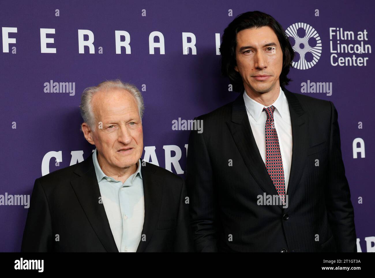 New York, Usa. Oktober 2023. Michael Mann und Adam Driver kommen auf dem roten Teppich für „Ferrari“ während des 61. New York Film Festivals in der Alice Tully Hall, Lincoln Center am 13. Oktober 2023 in New York City an. Foto: John Angelillo/UPI Credit: UPI/Alamy Live News Stockfoto