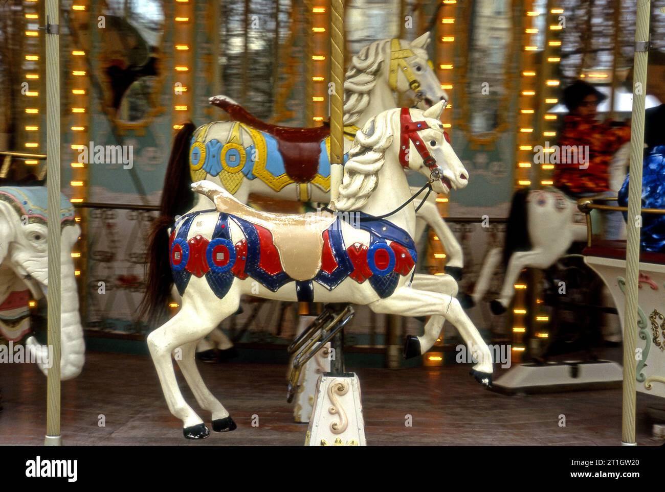 Antikes Merry Go Round im Park in Paris, Frankreich Stockfoto