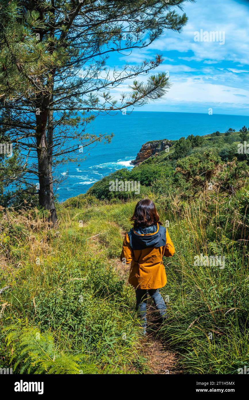 Monte Ulia in der Stadt San Sebastian, Baskenland. Besuchen Sie die versteckte Bucht der Stadt Illurgita Senadia oder Illurgita Senotia. Ausflug Stockfoto