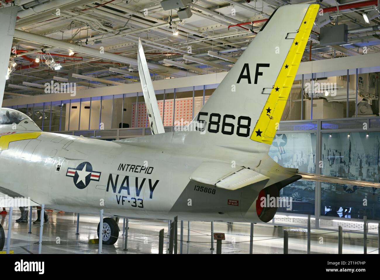 Das unerschrockene Flugzeugträger Sea, Air & Space Museum ist ein US-amerikanisches Militär- und maritimes Geschichtsmuseum in New York City Stockfoto