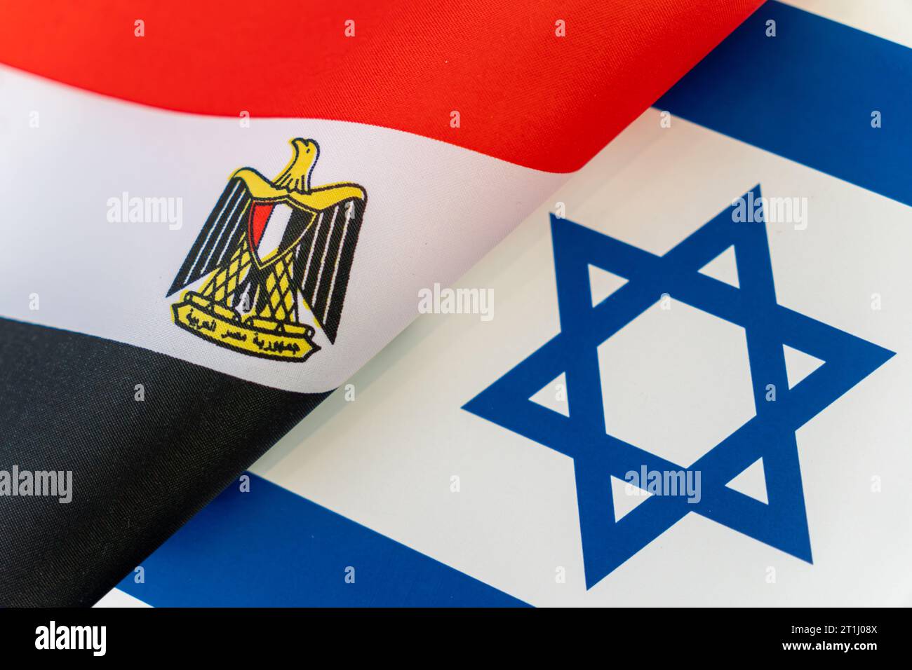 Hintergrund der Flaggen israels, Ägyptens. Das Konzept der Interaktion oder Gegenmaßnahmen zwischen den beiden Ländern. Internationale Beziehungen. politica Stockfoto