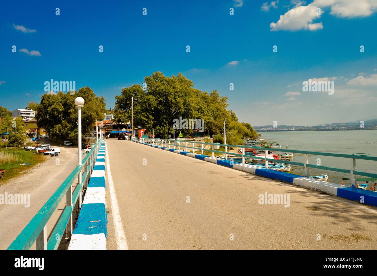 Ulubat oder Uluabat Lake Golyazi Umgebung in Bursa, Türkei, wunderbarer natürlicher Seeblick, 08. september 2020 Stockfoto