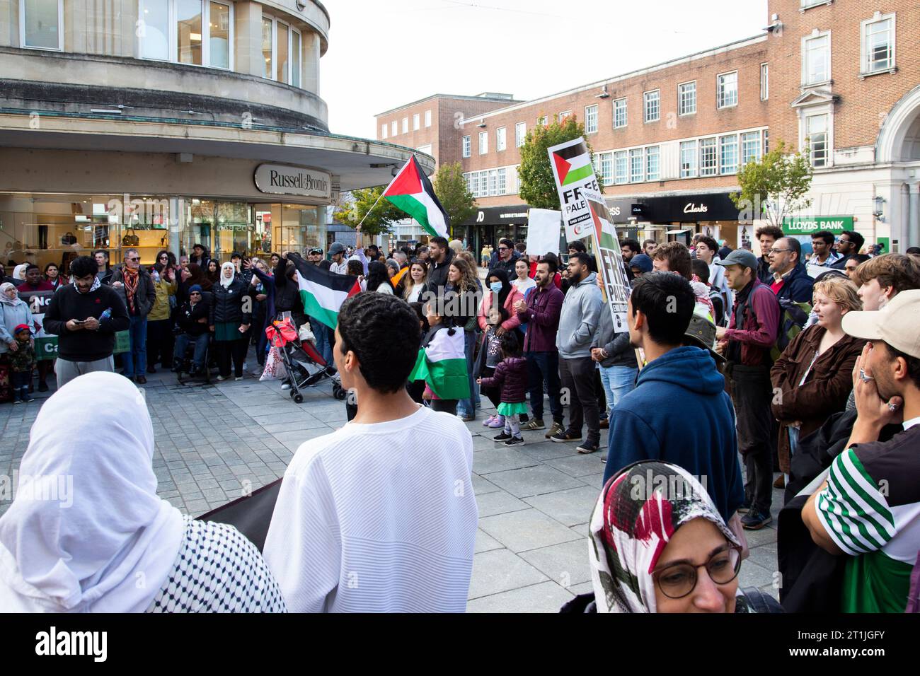 Freier palästinensischer Protest Exeter Stadtzentrum - Querschnitt des Protestkreises Stockfoto