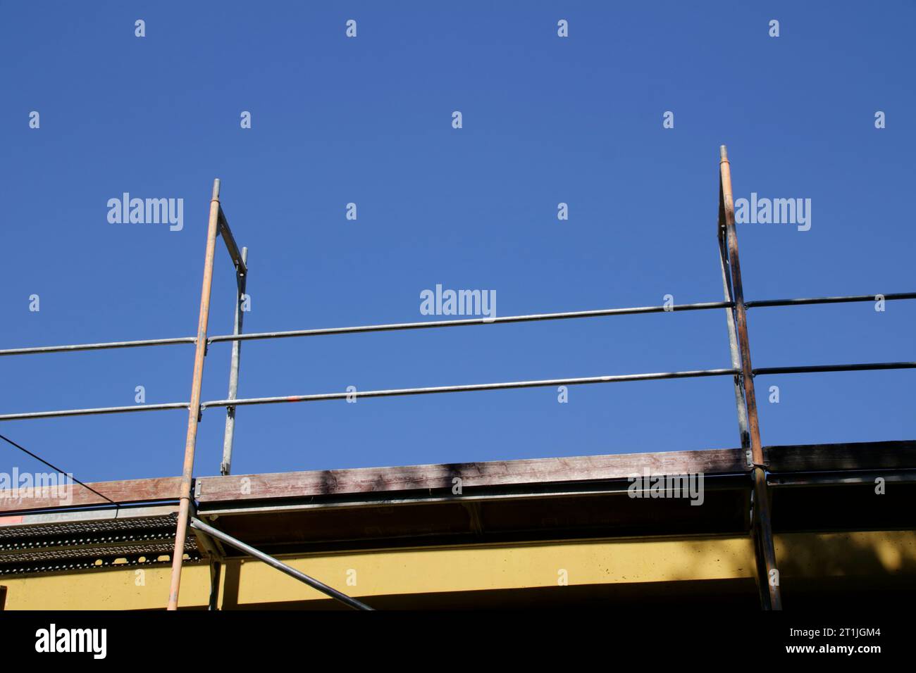 Gerüste in einem Lagerhaus Stockfoto