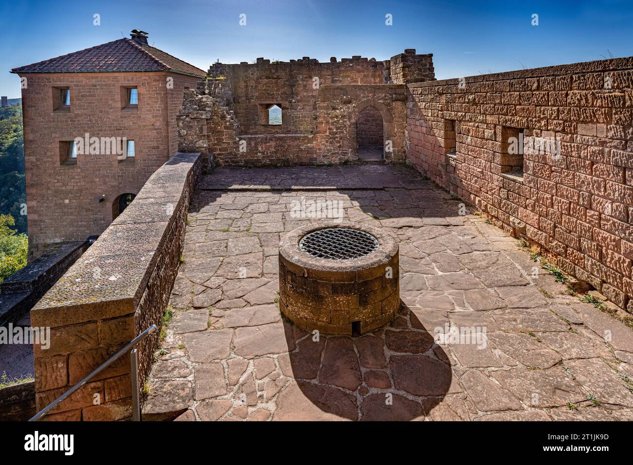 Schloss Trifels ist eine Felsenburg im Pfälzerwald oberhalb der südpfälzischen Stadt Annweiler. Wasgau, Rheinland-Pfalz, Deutschland, Europa Stockfoto