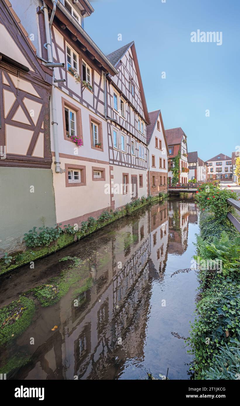 Annweiler am Trifels. Ein gemütlicher Ort mit vielen Fachwerkhäusern. Wasgau, Rheinland-Pfalz, Deutschland, Europa Stockfoto