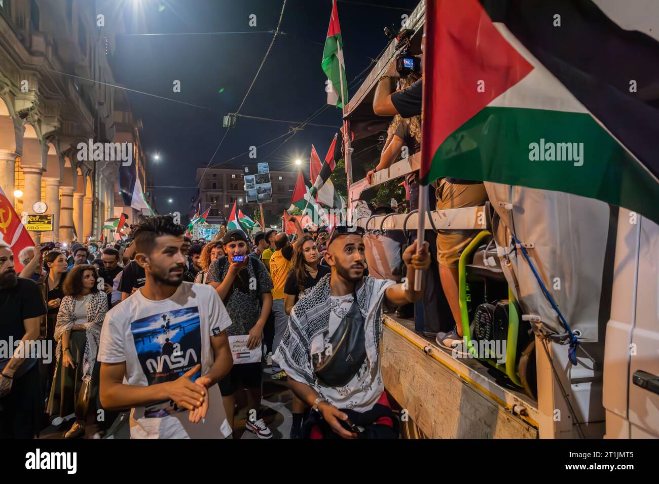 Rom, Italien, 10-10-2023. Demonstration zur Unterstützung des palästinensischen Volkes in Gaza auf den Straßen der italienischen Hauptstadt. Stockfoto
