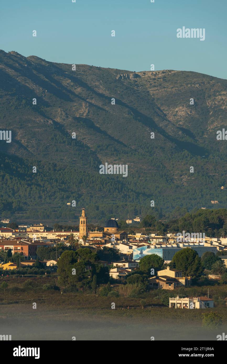 Die Stadt Jalon, bekannt als Xalo, Costa Blanca, Alicante, Spanien Stockfoto