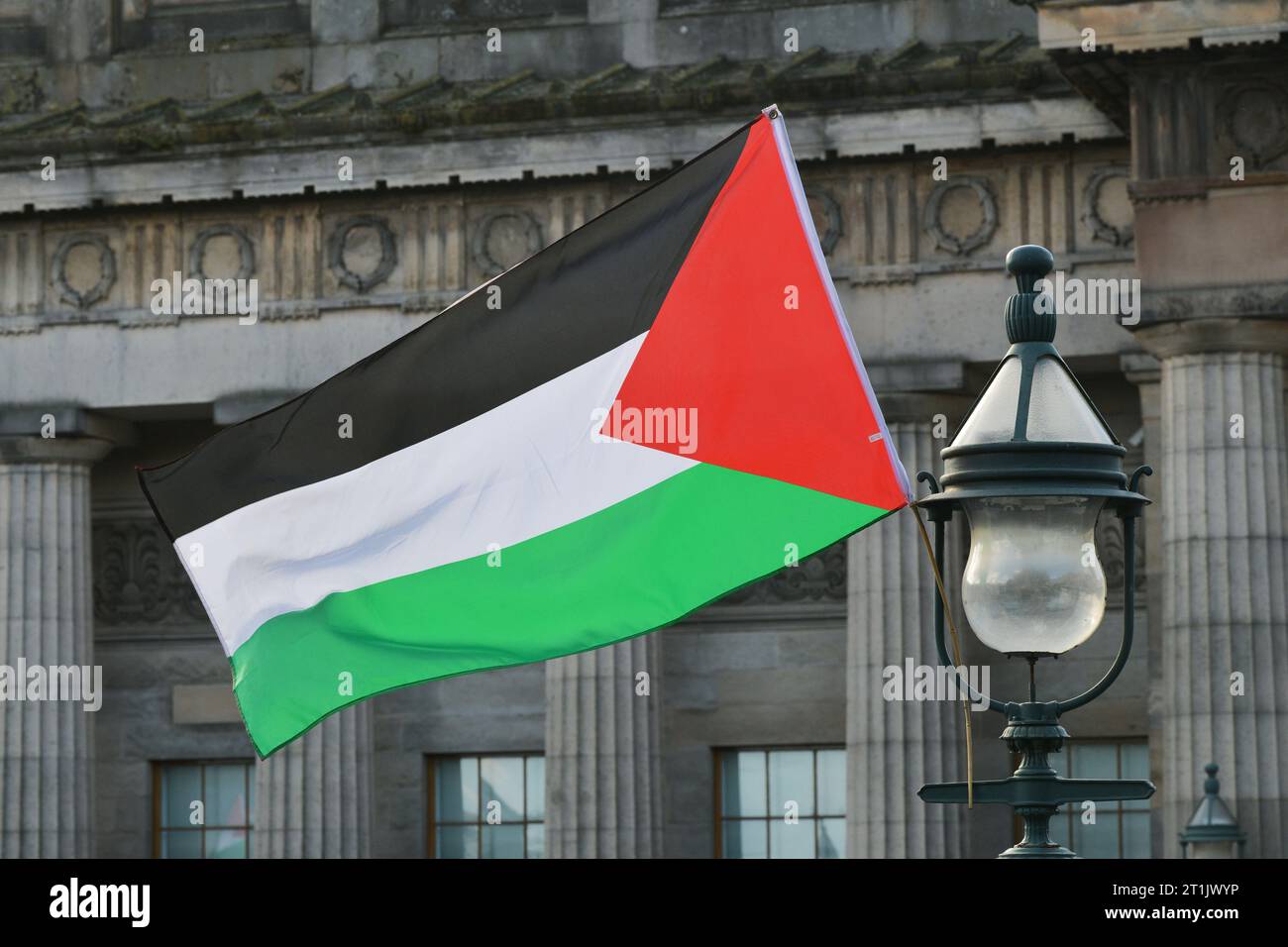 Edinburgh Schottland, Vereinigtes Königreich 14. Oktober 2023. Hunderte nehmen an der Demonstration der Scottish Palestine Solidarity Campaign auf dem Hügel Teil. Credit sst/alamy Live News Stockfoto