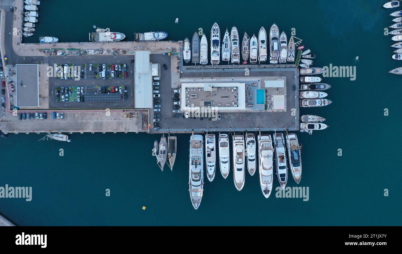 Velero y puesta de sol Stockfoto