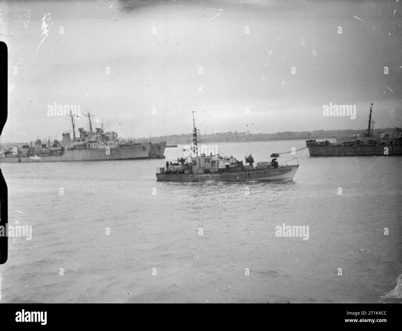 Die Royal Navy während des Zweiten Weltkriegs Hafen Verteidigung Motor starten Nr. 1389 verlassen den Hafen in Harwich. Stockfoto