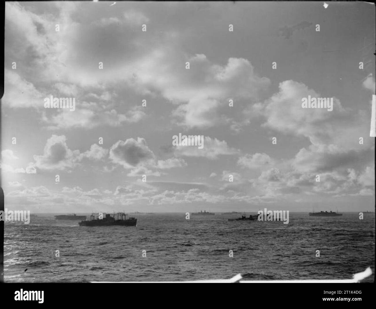 Die Royal Navy während des Zweiten Weltkriegs - Operation Torch, Nordafrika, November 1942 ein Konvoi auf dem Weg nach Algier. Stockfoto