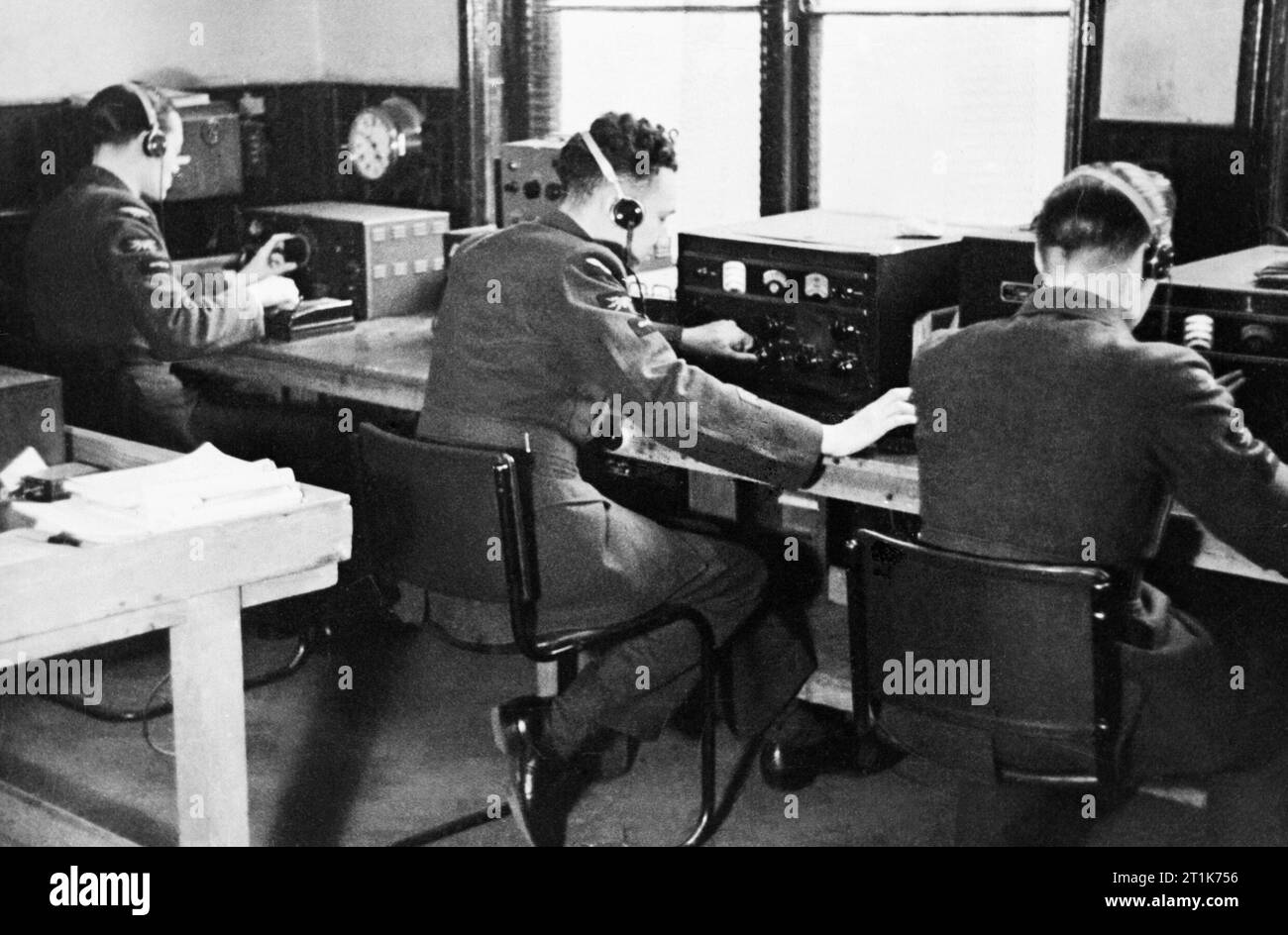 Radar- und elektronische Kriegsführung 1939-1945 Täuschung Techniken: die Ausrüstung mit Deutschsprachigen Royal Air Force personal Bestellungen verwendet, um feindliche Flugzeuge, die auf der eigenen Wellenlänge zu übertragen, unter dem Codenamen Operation DARTSCHEIBE. Stockfoto