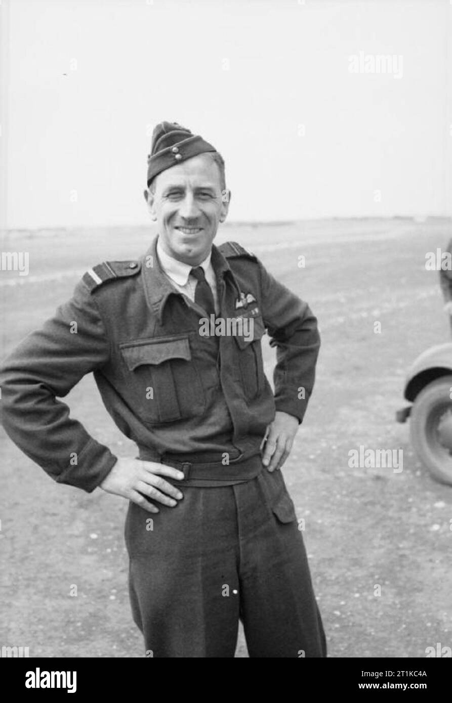 Royal Air Force - Italien, auf dem Balkan und in Südosteuropa, 1942-1945. Air Vice Marshal G H Mühlen, Kommandierender Offizier der Balkan Air Force, auf einem Flugplatz in Italien. Stockfoto