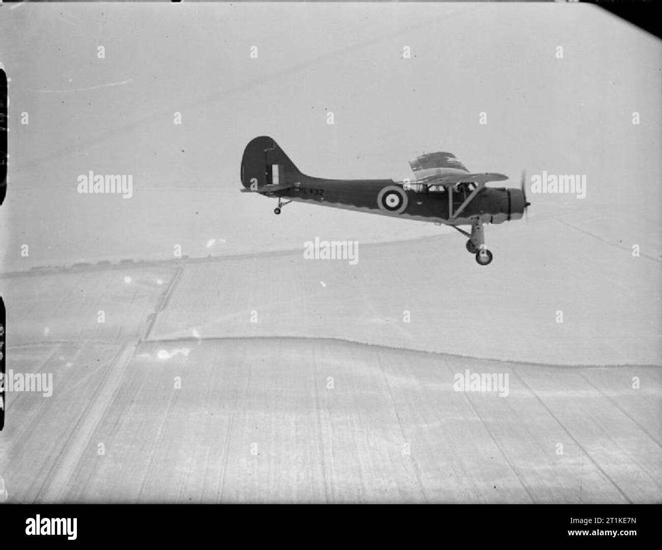 Amerikanische Flugzeuge der Royal Air Force Service 1939-1945 - vultee-stinson Modell 74 aufmerksam. Wachsam, HL 432, der Luftkampf Entwicklungseinheit in Duxford, Cambridgeshire, im Flug. Stockfoto