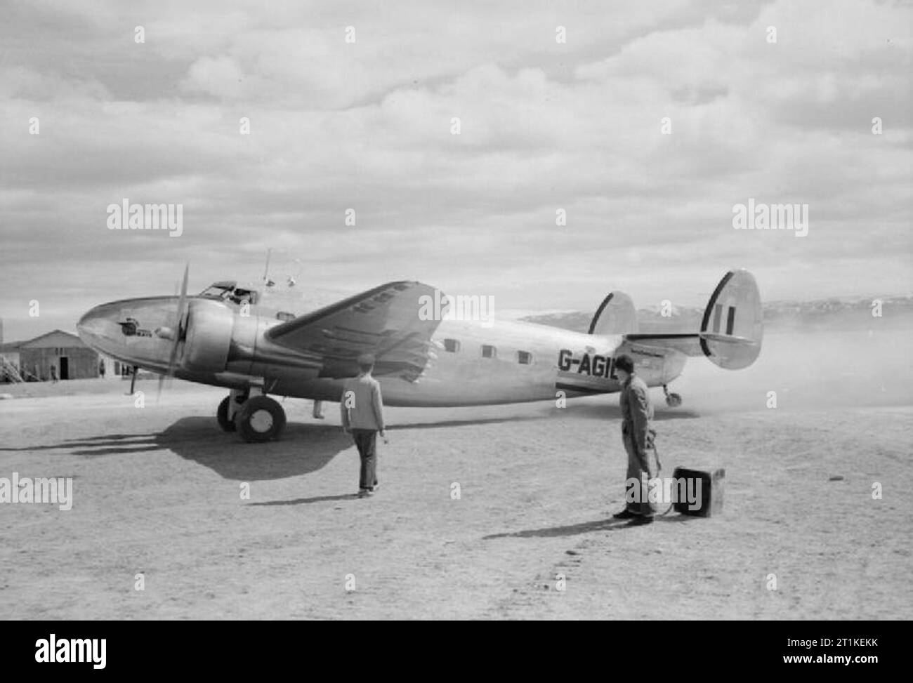 British Overseas Airways Corporation und Qantas, 1940-1945. 18 Lockheed Lodestar, G-AGIL' Lake Nyasa', der boac in Ankara, Türkei taxying, bevor Sie weg auf der dreimal wöchentlich nach Kairo. Stockfoto