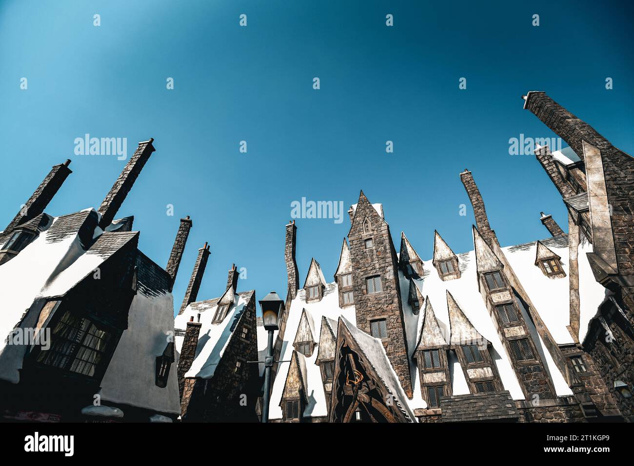 Dächer des Hogsmeade Village in der Wizarding World of Harry Potter Area in den Universal Studios Hollywood - Los Angeles, Kalifornien Stockfoto