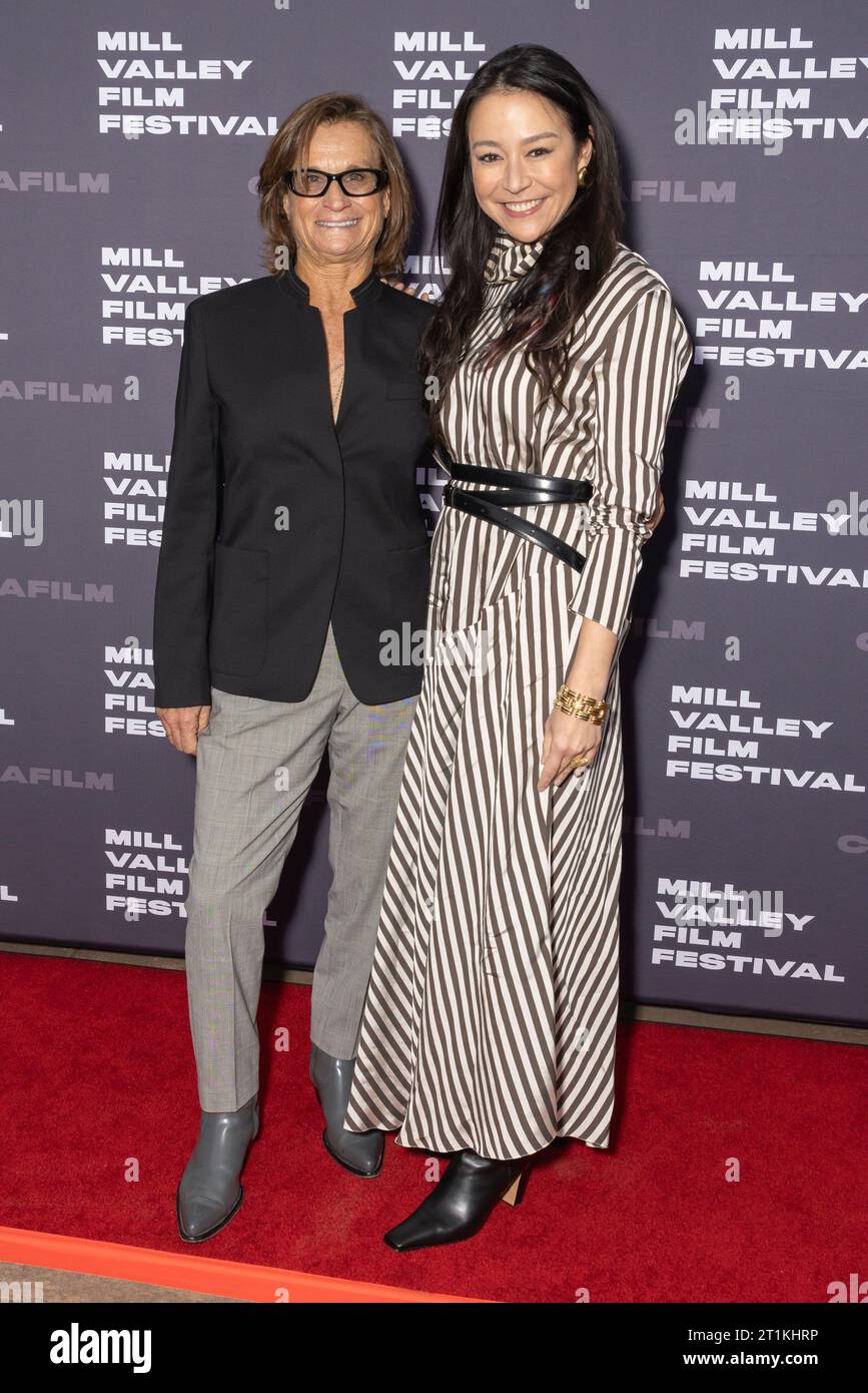 Mill Valley, USA. Oktober 2023. Regisseurin Elizabeth Chai Vasarhelyi und Swim Coach Bonnie Stoll nehmen am 13. Oktober 2023 in Mill Valley, Kalifornien, an der Vorführung von „NYAD“ beim 2023 Mill Valley Film Festival Teil. Foto: Picture Happy Photos/imageSPACE für MVFF/SIPA USA Credit: SIPA USA/Alamy Live News Stockfoto