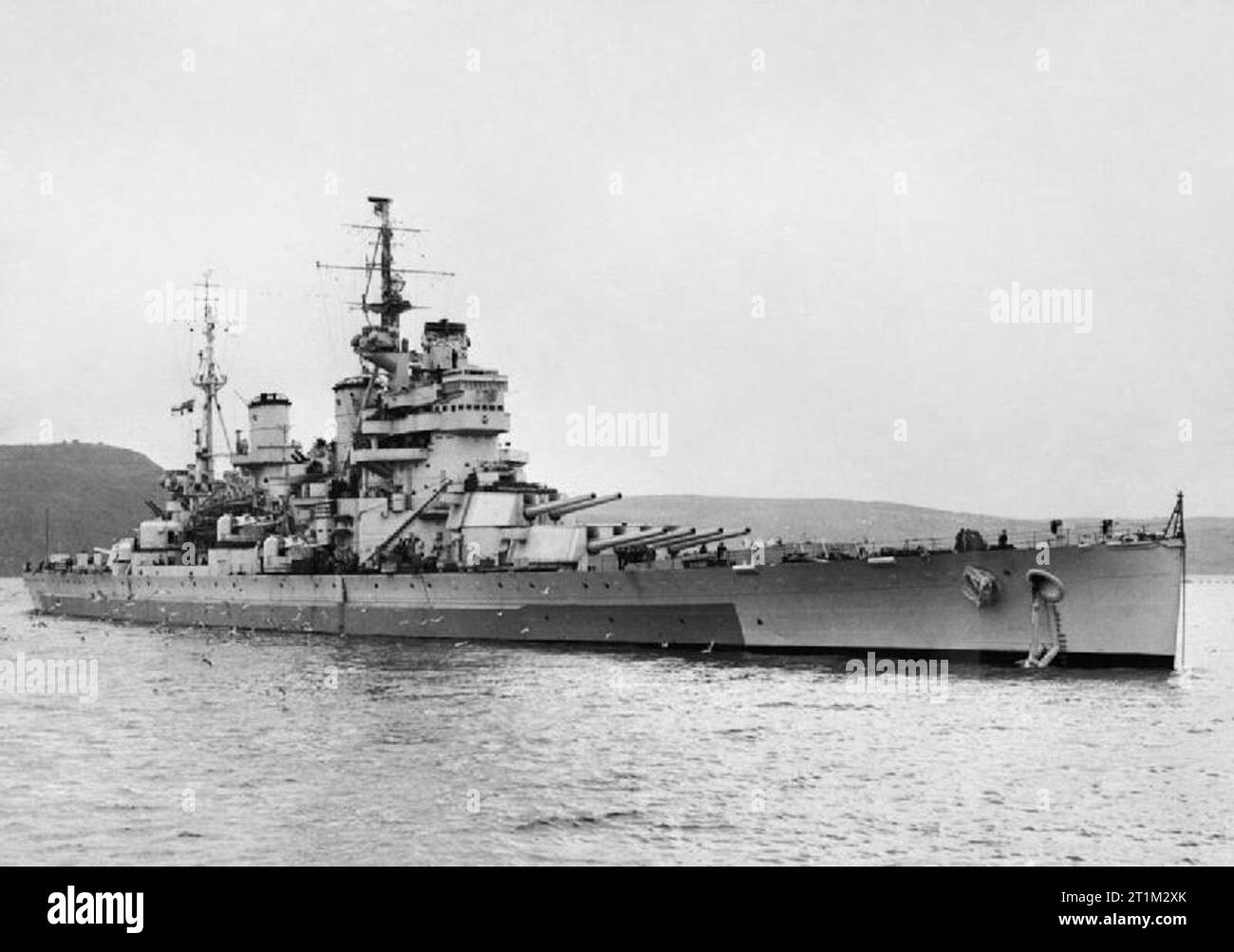 HMS Anson, März 1945. Unterwegs in Devonport. Stockfoto