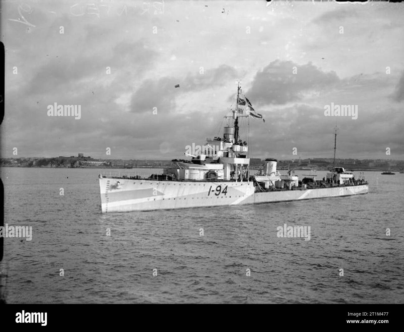 Die britischen Zerstörer HMS {{} Whitehall | I 94}} unterwegs in Küstengewässern während des Zweiten Weltkrieges. Stockfoto