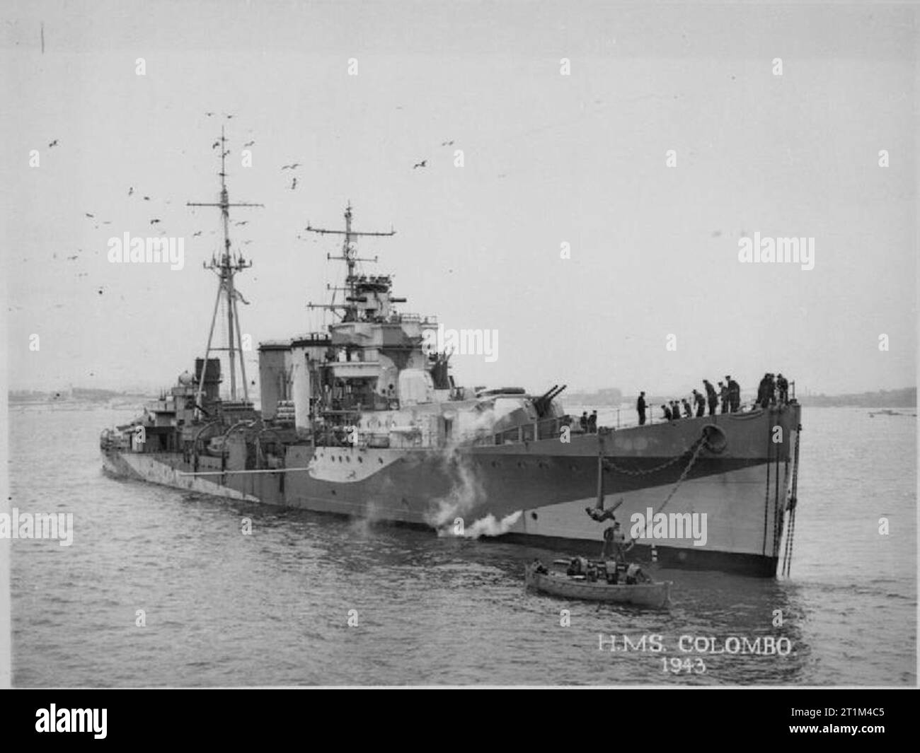 Royal Navy C-Klasse leichter Kreuzer HMS Colombo günstig ein in Plymouth Sound zu Boje. Als Fliegerabwehr Schiff konfiguriert. Stockfoto