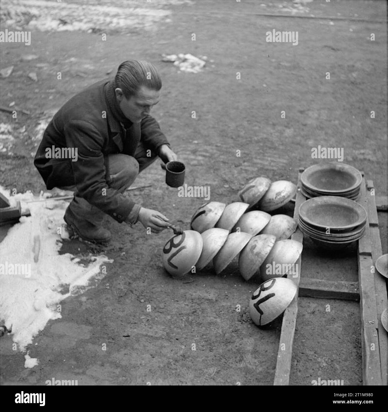 Battlefield Bergung für Rohstoffe Der erhaltungsprozess von Blei aus Deutschen Krieg Material: An Nr. 8 Base retten, Depot, Boom, Belgien, bleibarren sind mit den Buchstaben BL, um anzugeben, dass sie von der Leitung von Batterien geborgen hergestellt wurden, gekennzeichnet. Stockfoto