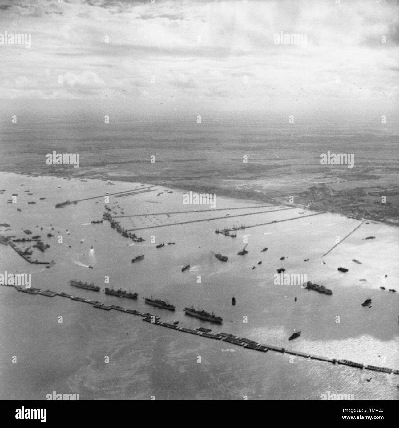 Die britische Armee in Nord-West-Europa 1944-45 Luftaufnahme des Goosberry Mulberry B (3) Die künstlichen Hafen von Arromanches, September 1944. Stockfoto