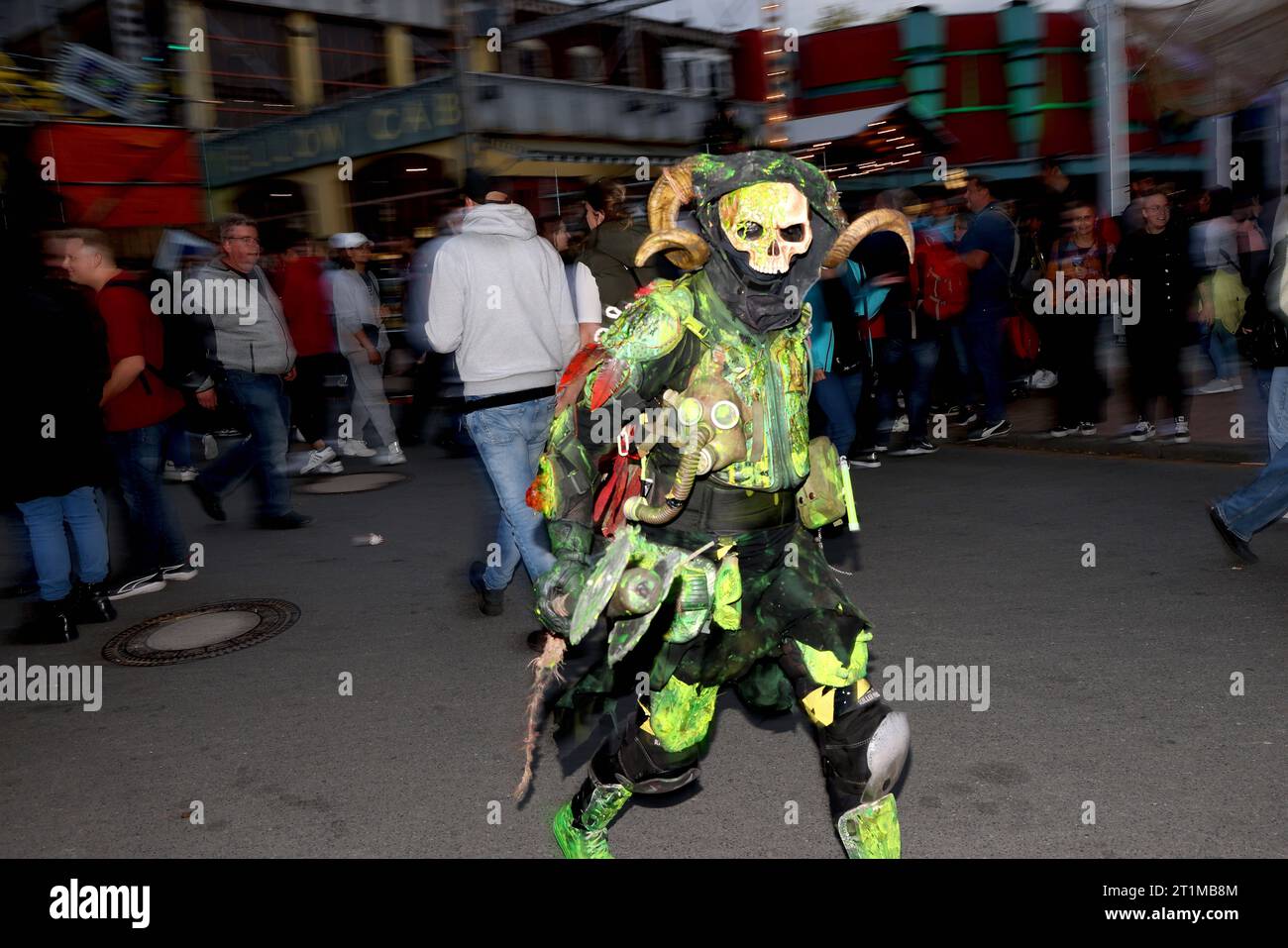 Bottrop Movie Park, Deutschland. Oktober 2023. In Bottrop Parade der Monster *** 13 10 2023 Bottrop Movie Park Germany in Bottrop Parade of Monsters Credit: Imago/Alamy Live News Stockfoto