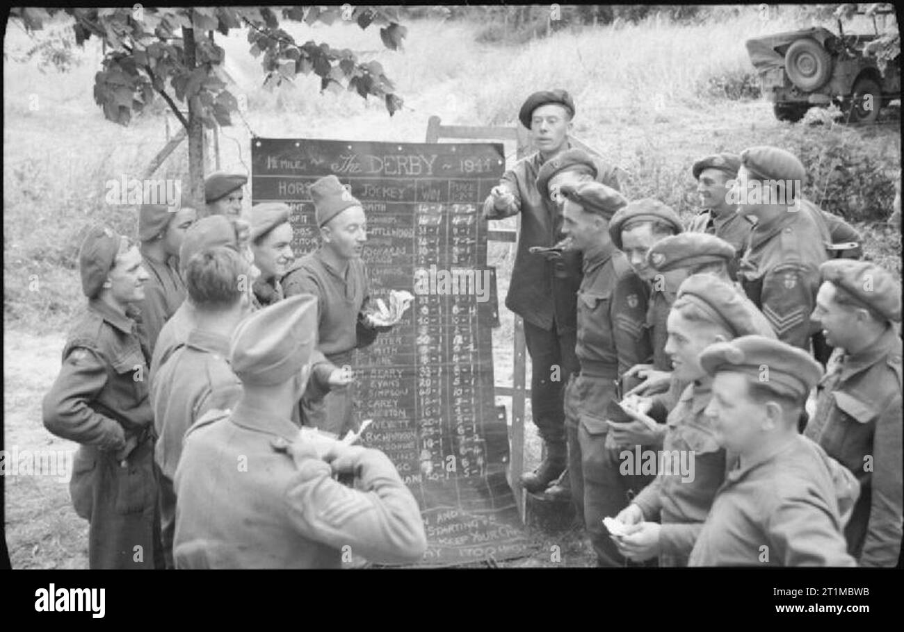 Die britische Armee in der Normandie Kampagne 1944 Truppen der 2. Armee HQ Wetten auf das Epsom Derby, 17. Juni 1944. Stockfoto