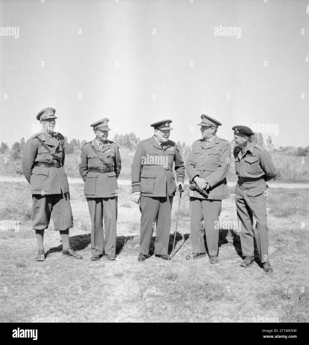 Die Kampagne in Nordafrika 1940-1943 - Persönlichkeiten der Premierminister Winston Churchill mit militärischen Führer bei seinem Besuch in Tripolis. Die Gruppe umfasst: General Sir Oliver Leese, General Sir Harold Alexander, General Sir Alan Brooke und General Sir Bernard Montgomery. Stockfoto