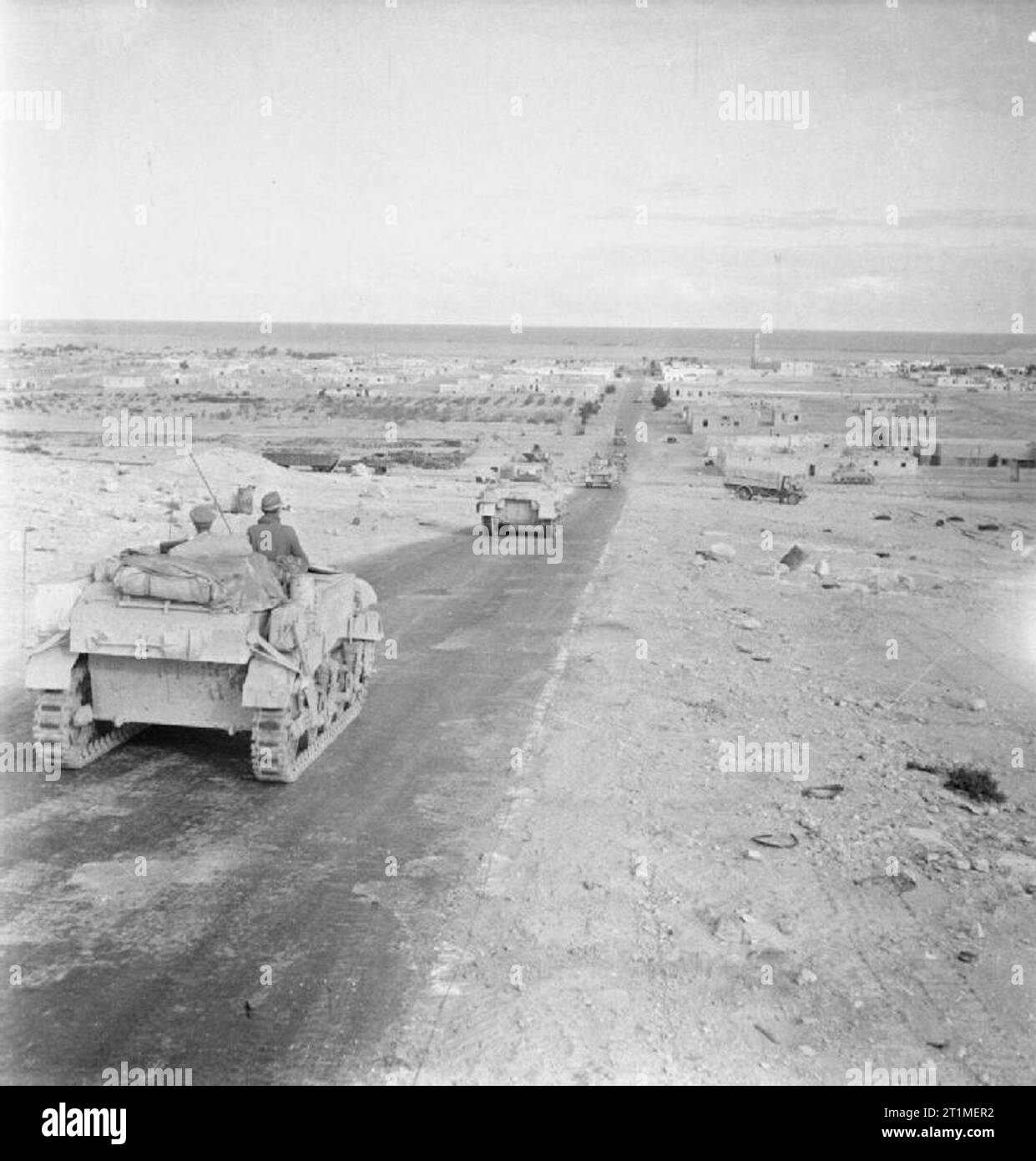 Die Kampagne in Nordafrika 1940-1943 Die Achse Rückzug und der Tunesischen Kampagne 1942 - 1943: Britische Panzer des 8. Armee geben Sie Marsa Matruh. Stockfoto