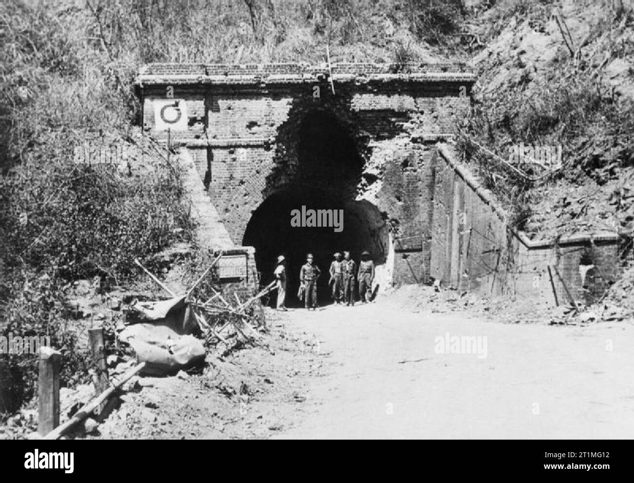 Der Krieg im Fernen Osten - der Burma Campaign 1941-1945 Arakan Kampagne Januar 1943 - Mai 1945: Britische Truppen stehen am Eingang des Maungdaw-Buthidaung Straße durch die Alliierten 15 Korps im Januar 1944 aufgenommen. Stockfoto