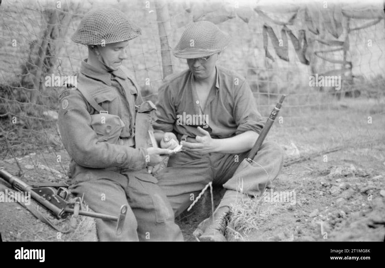 Krieg Büro Zweiten Weltkrieg Offizielle Sammlung Soldaten ihre Ration von Zigaretten. Mindestens 7 Zigaretten pro Tag werden von jedem Mann erhielt Stockfoto