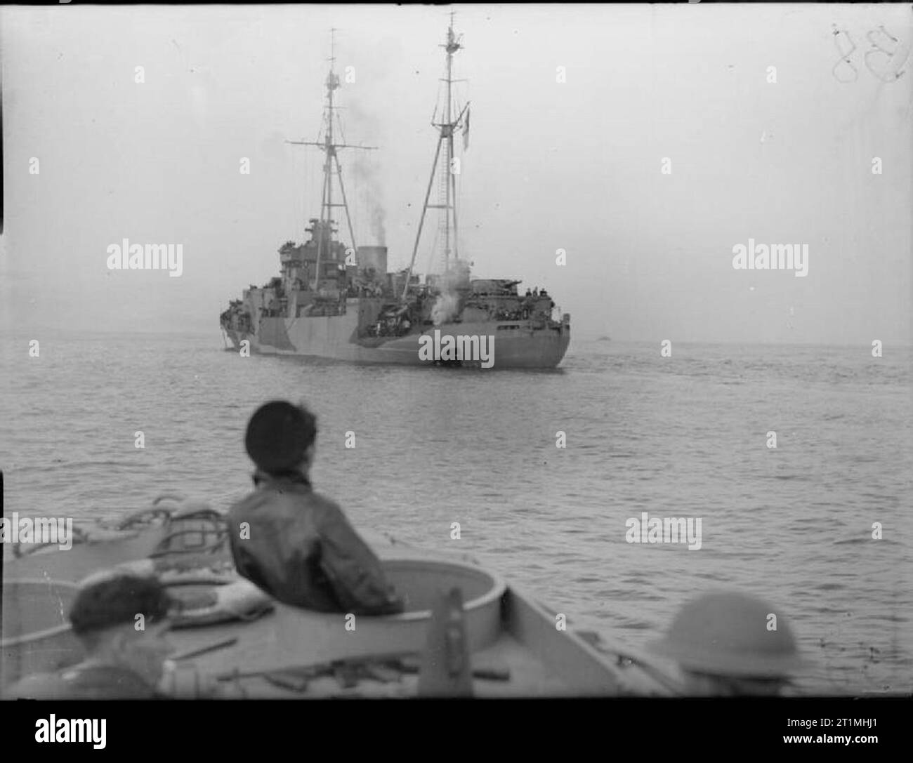 Die Royal Navy während des Zweiten Weltkriegs HMS POZARICA, ein Anti-Flugzeug Schiff, weg von Algier. Dies wurde während Operationen Truppen gleichzeitig in Nordafrika Land. Stockfoto