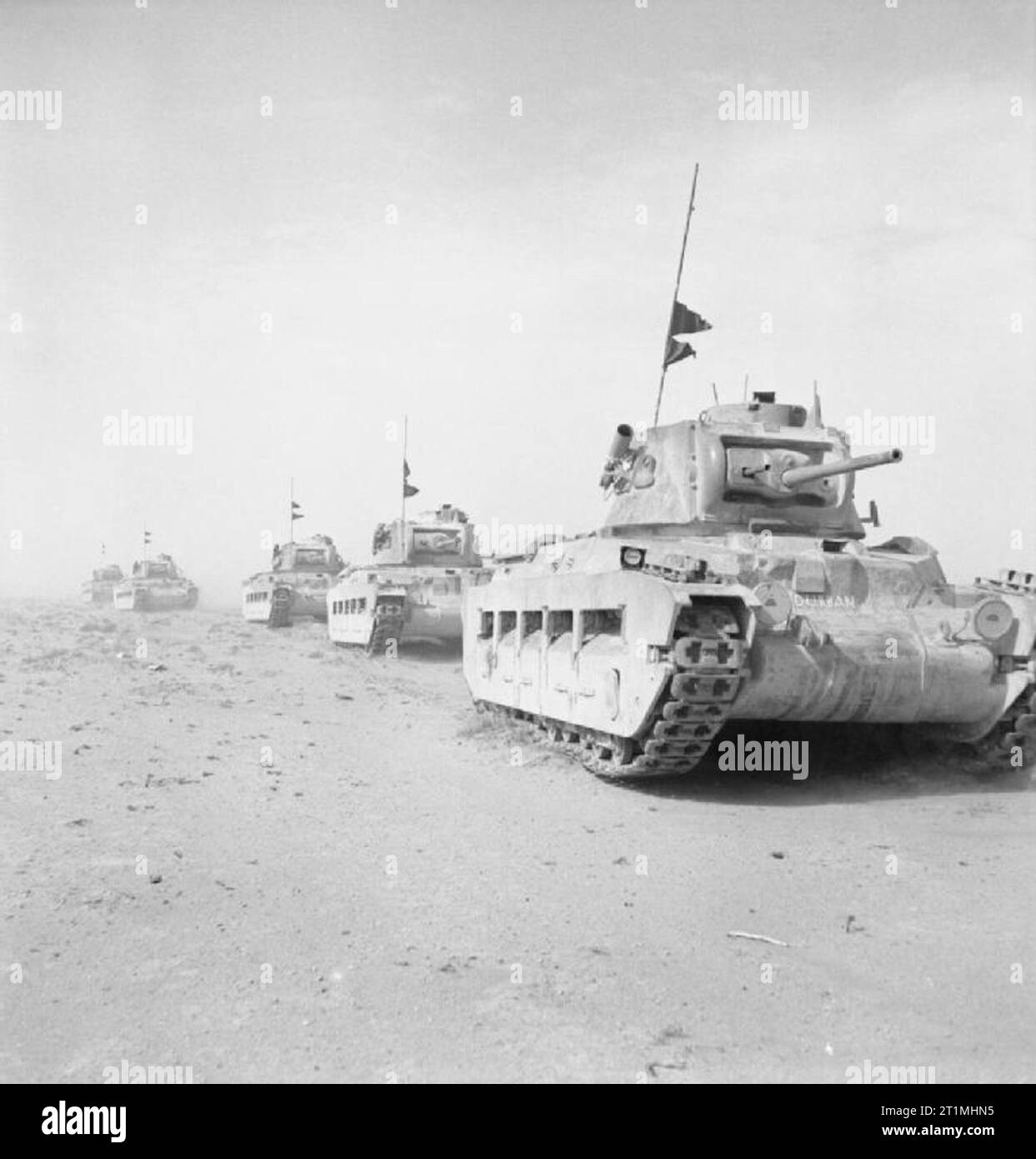 Matilda Tanks auf der Bewegung außerhalb der Perimeter von Tobruk, Libyen, 18. November 1941. Matilda Tanks auf der Bewegung außerhalb der Perimeter von Tobruk, 18. November 1941. Stockfoto