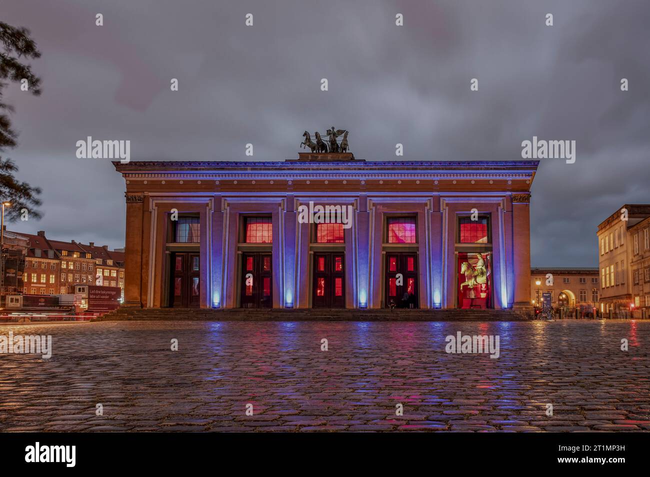 HDR Nachtaufnahme des Thorvaldsen Museums während der Kulturnacht in Kopenhagen, 13. Oktober 2023 Stockfoto