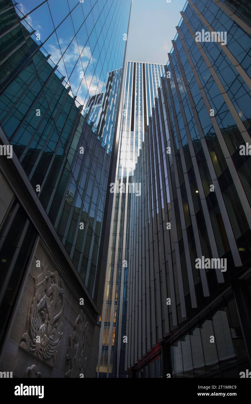 Skycraper Büros in der City of London mit Blick in den Himmel Stockfoto