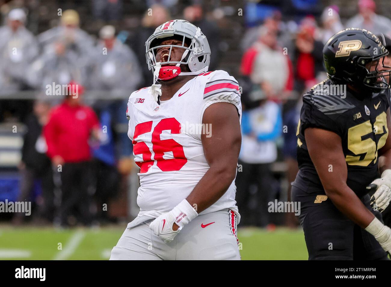 West Lafayette, Indiana, USA. Oktober 2023. Kayden McDonald (56) feiert seinen Kampf gegen die Ohio State Buckeyes und die Purdue Boilermakers im Ross-Ade Stadium in West Lafayette, Indiana. (Kreditbild: © Scott Stuart/ZUMA Press Wire) NUR REDAKTIONELLE VERWENDUNG! Nicht für kommerzielle ZWECKE! Stockfoto