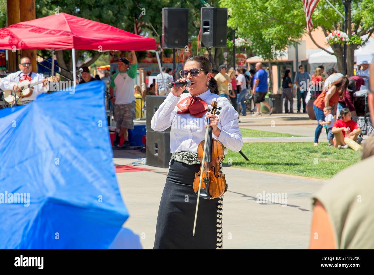 Mesilla, NM USA – 6. Mai 2023: Mariachi-Musik-Aufführung im Cinco de Mayo-Wochenende auf dem Marktplatz Stockfoto