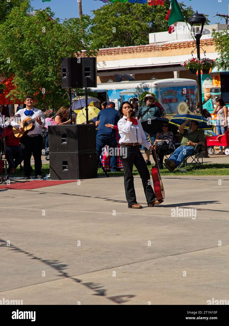 Mesilla, NM USA – 6. Mai 2023: Mariachi-Musik-Aufführung im Cinco de Mayo-Wochenende auf dem Marktplatz Stockfoto