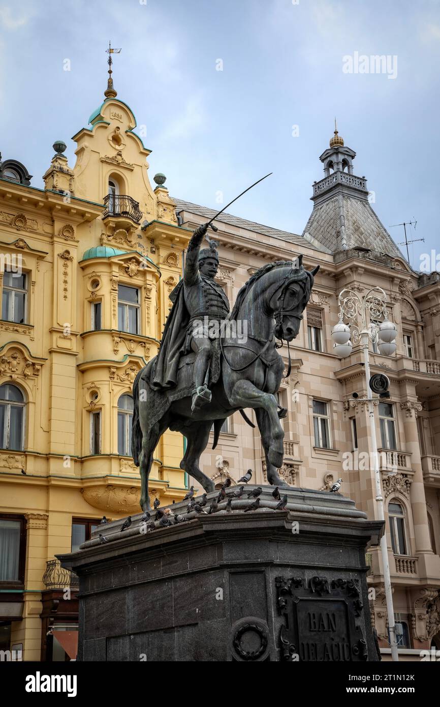 Die Ban Jelacic-Statue steht im Mittelpunkt des Jelacic-Platzes in Zagreb, Kroatien. Stockfoto