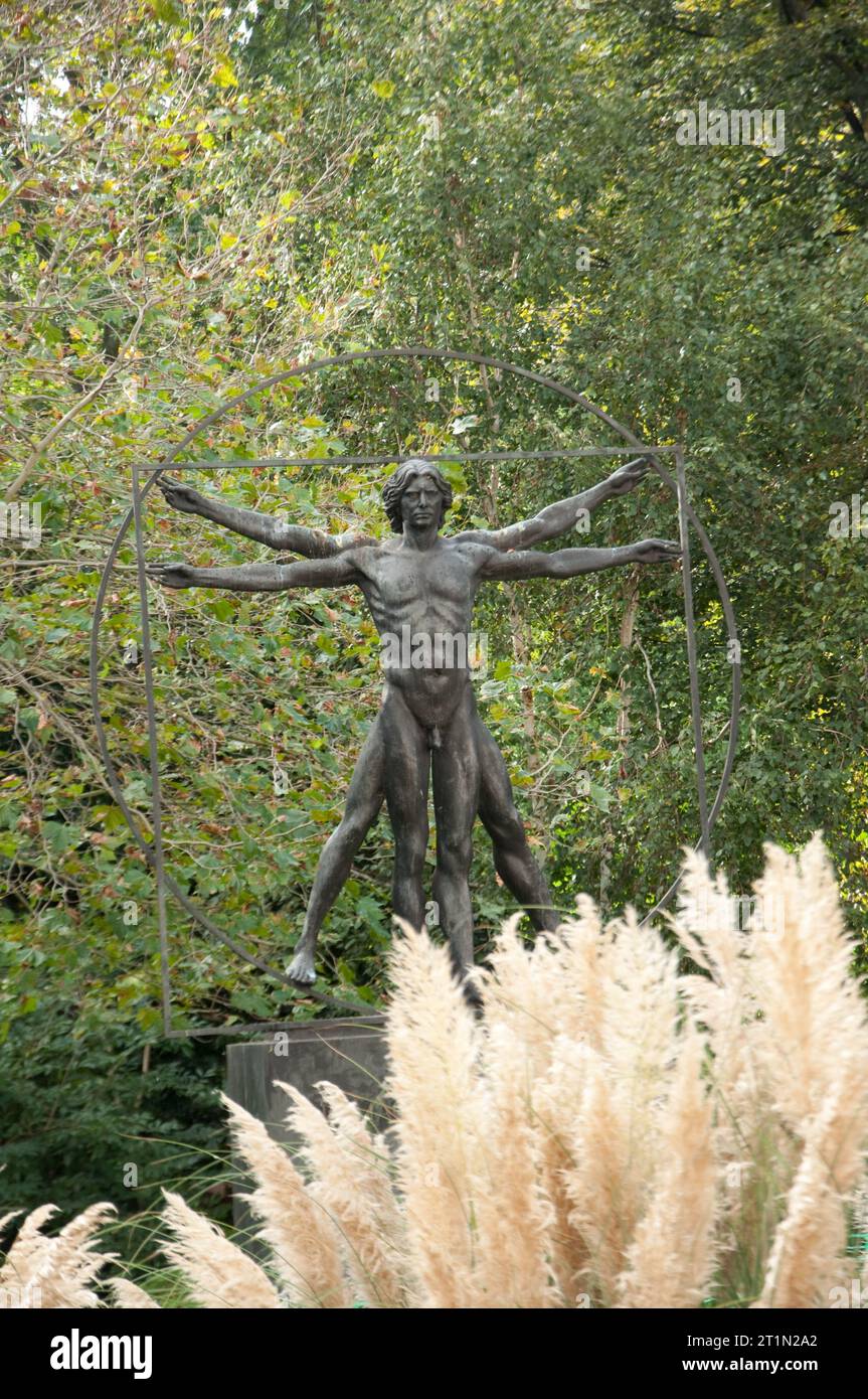 Vitruvian man (Hommage an Leonardo), Belgrave Square, Belgravia, London, UK Stockfoto