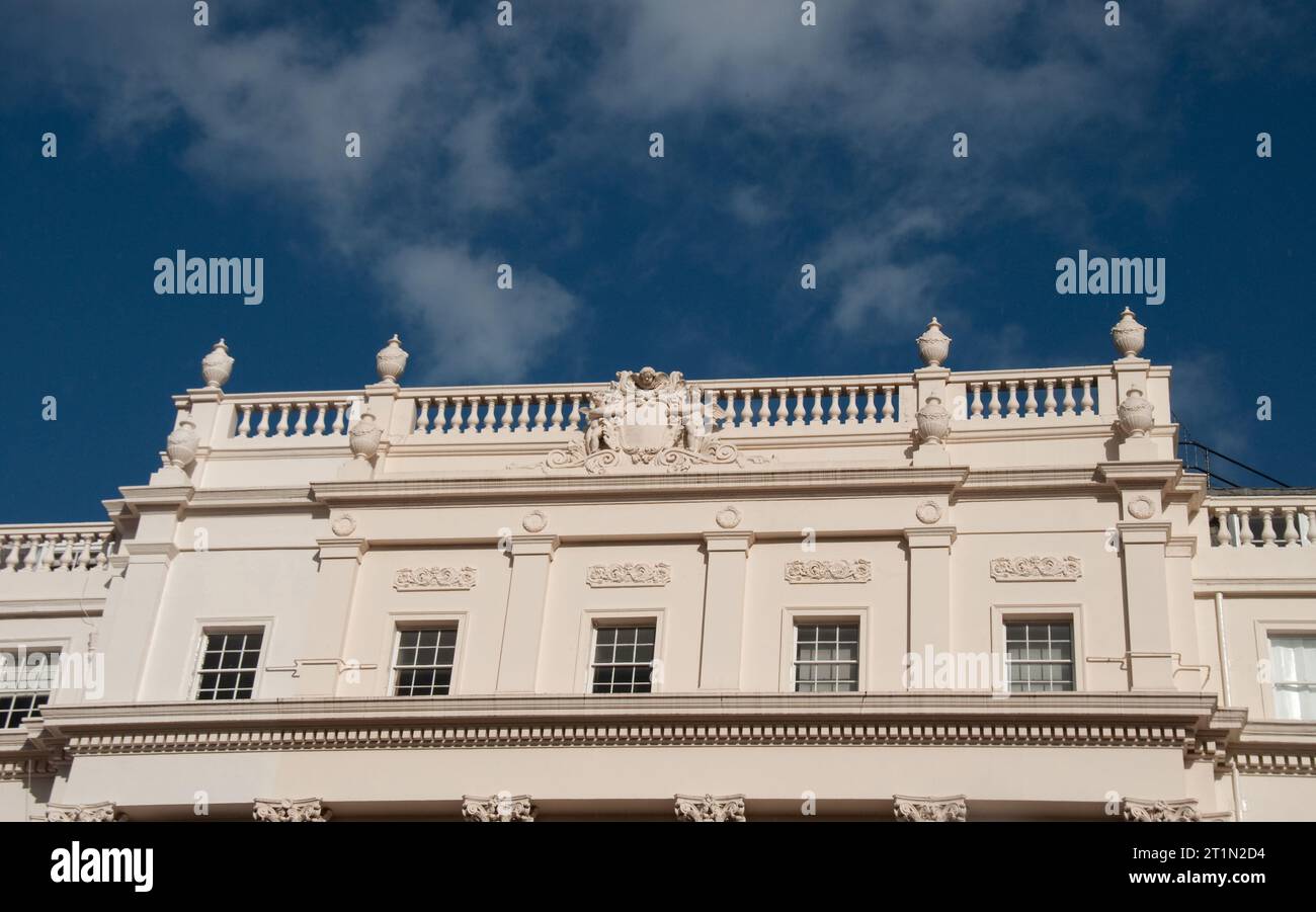 Typisches elegantes Gebäude - Oberteil, Belgravia, London, Großbritannien Stockfoto